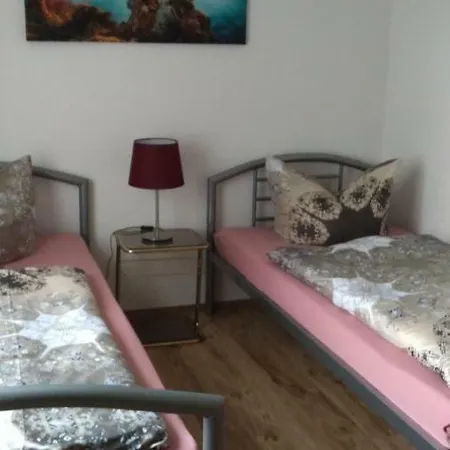 Lägenhet Gaestehaus Am Teich Raben Steinfeld